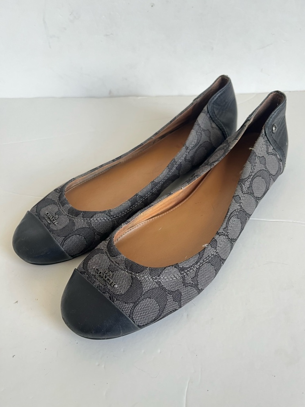 Coach Chelsea signature logo gray black leather cap toes ballet flats size 10B - Picture 12 of 12